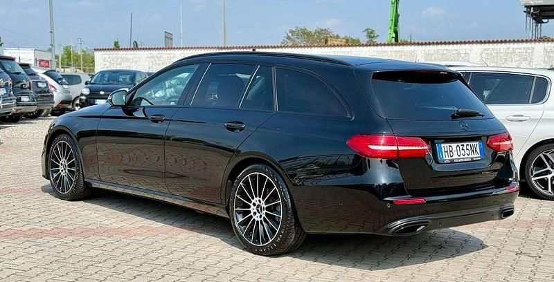 Usata Mercedes E220 Premium Plus 194 CV (142 kW) 2019 Nero Station wagon