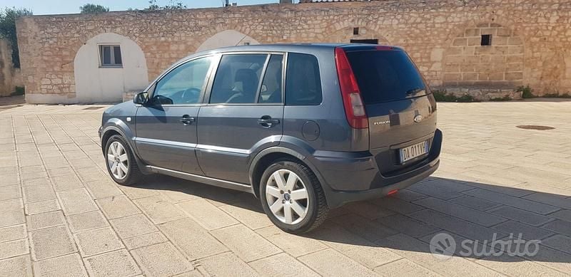 Usata Ford Fusion 67 CV (49 kW) 2007 Grigio Berlina