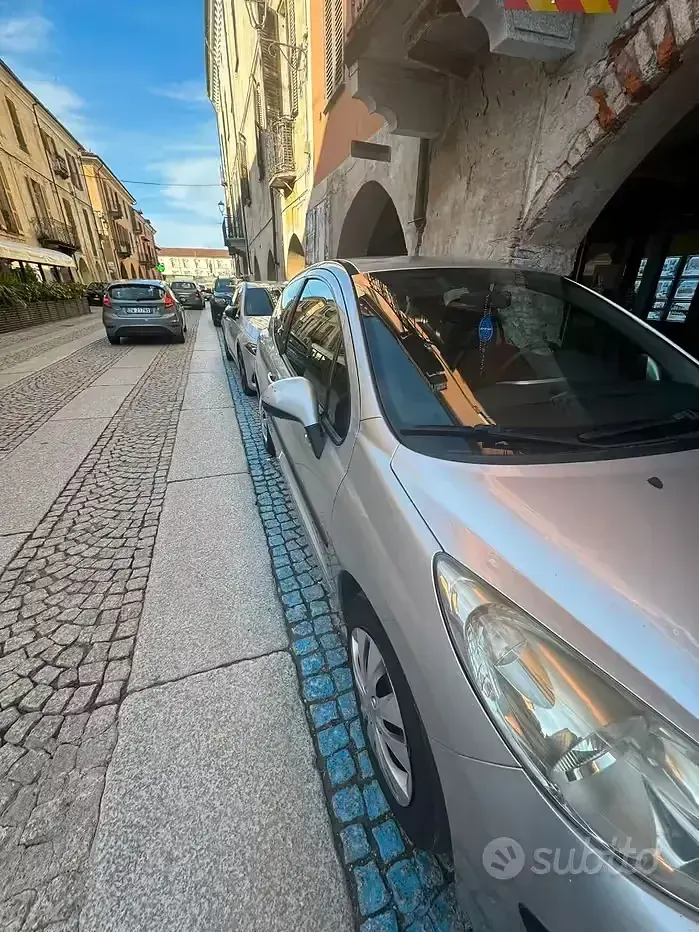 Usata Peugeot 207 73 CV (53 kW) 2008 Grigio Utilitaria