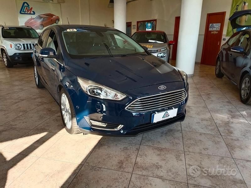 Begagnad Ford Focus Titanium 125 HK (91 kW) 2015 Blå Sedan