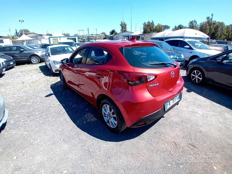 Usata Mazda 2 Evolve 105 CV (77 kW) 2018 Rosso Berlina