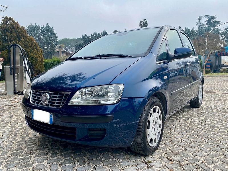 Blu Usata 2011 Fiat Idea Monovolume | 2200 € (Ottimo prezzo) - Immagine 1/4