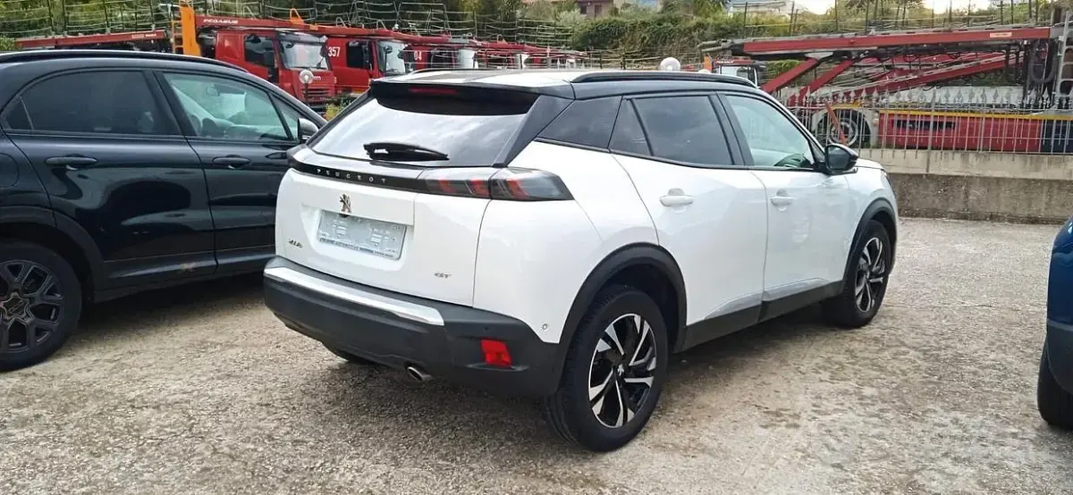 Usata Peugeot 2008 GT 110 CV (80 kW) 2021 Bianco SUV