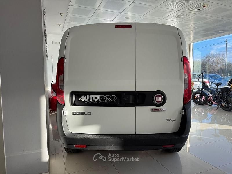 Usata Fiat Doblò 90 CV (66 kW) 2016 Bianco Monovolume