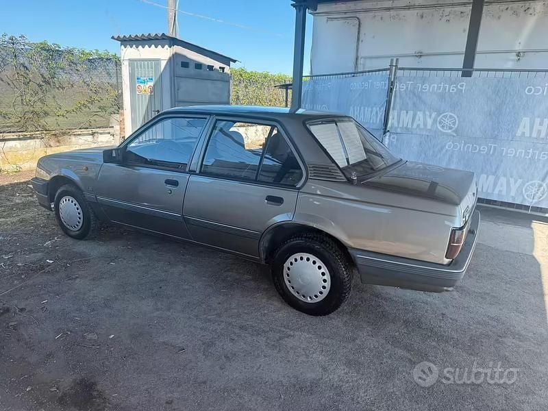 Usata Opel Ascona 75 CV (55 kW) 1988 Grigio Berlina