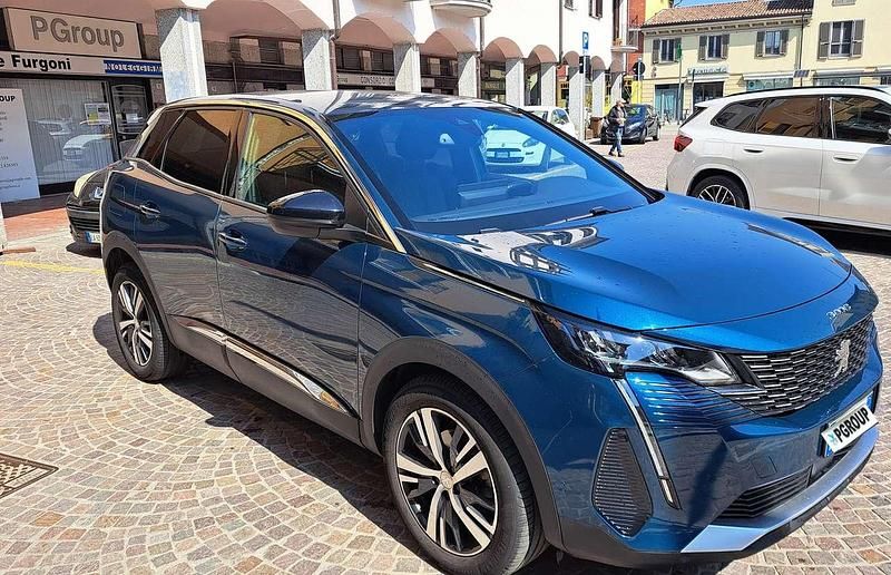 Usata Peugeot 3008 Allure 131 CV (96 kW) 2023 Blu/azzurro SUV