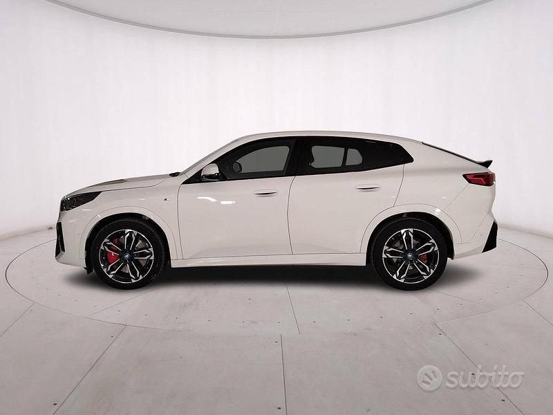 Gebraucht BMW iX2 M Sport 150 kW (204 PS) 2025 Weiß SUV