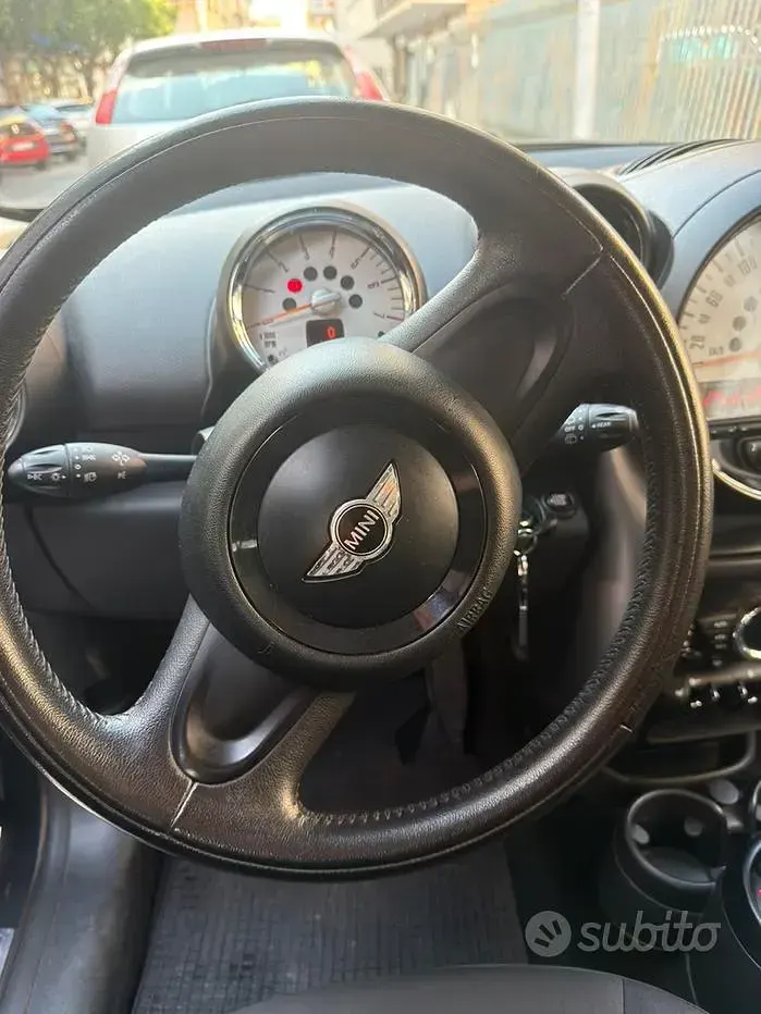 Usata Mini Cooper D Business 116 CV (85 kW) 2016 Nero Utilitaria