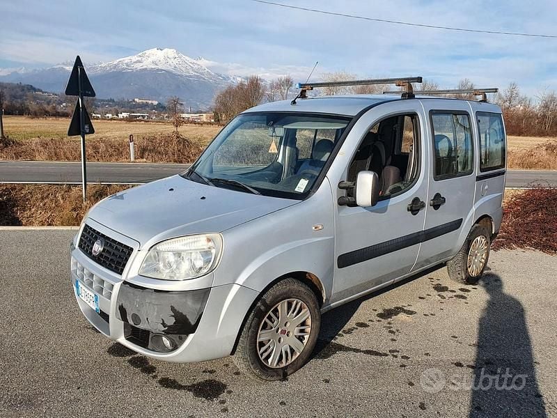 Usata Fiat Doblò 120 CV (88 kW) 2009 Grigio Monovolume