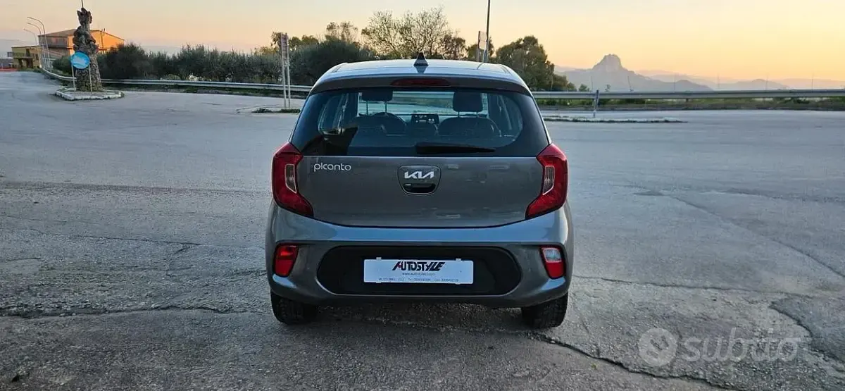 Usata Kia Picanto X-Line 67 CV (49 kW) 2023 Grigio Utilitaria