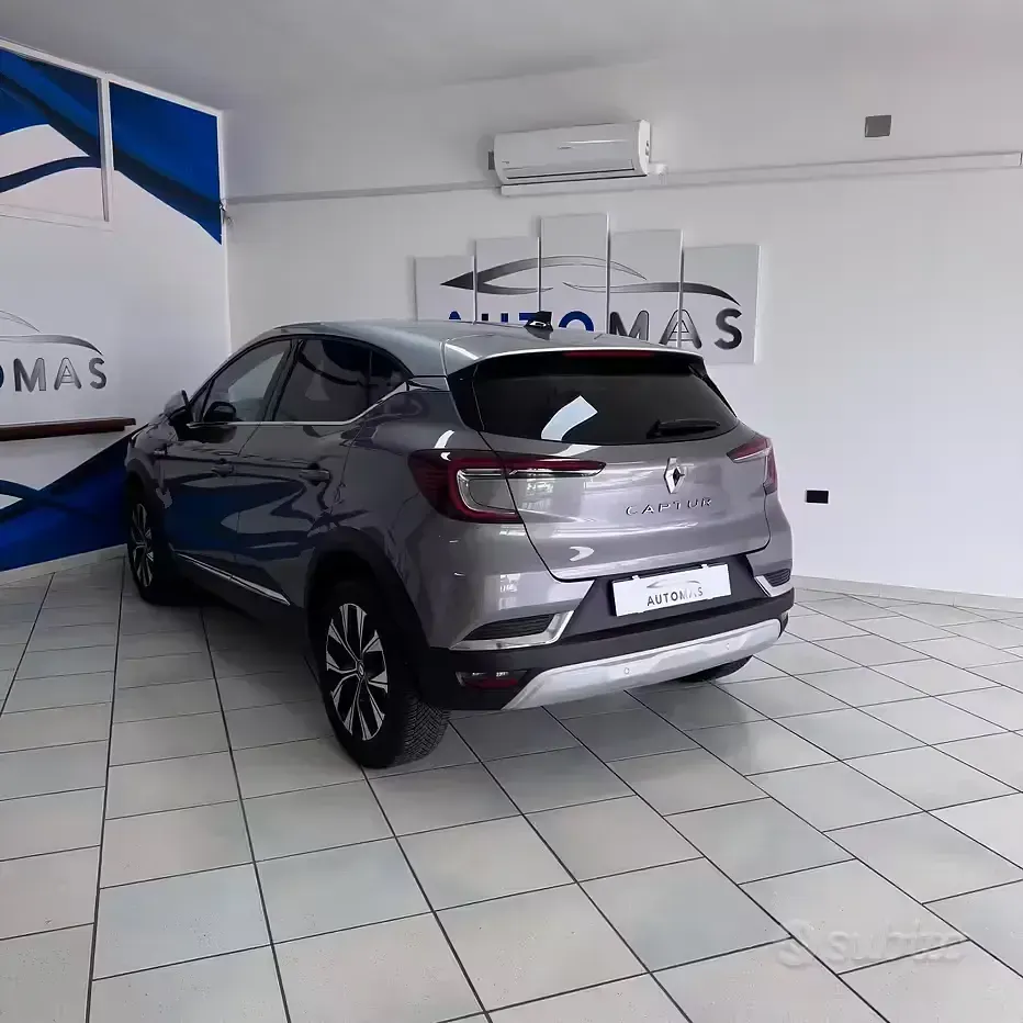 Usata Renault Captur Techno 91 CV (66 kW) 2024 Grigio SUV