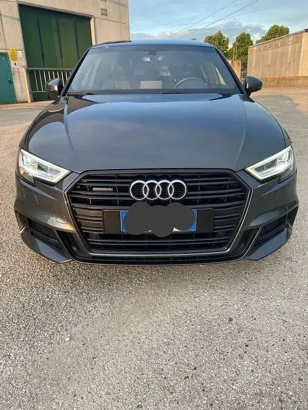 Usata Audi A3 S-Line 190 CV (139 kW) 2018 Grigio Berlina