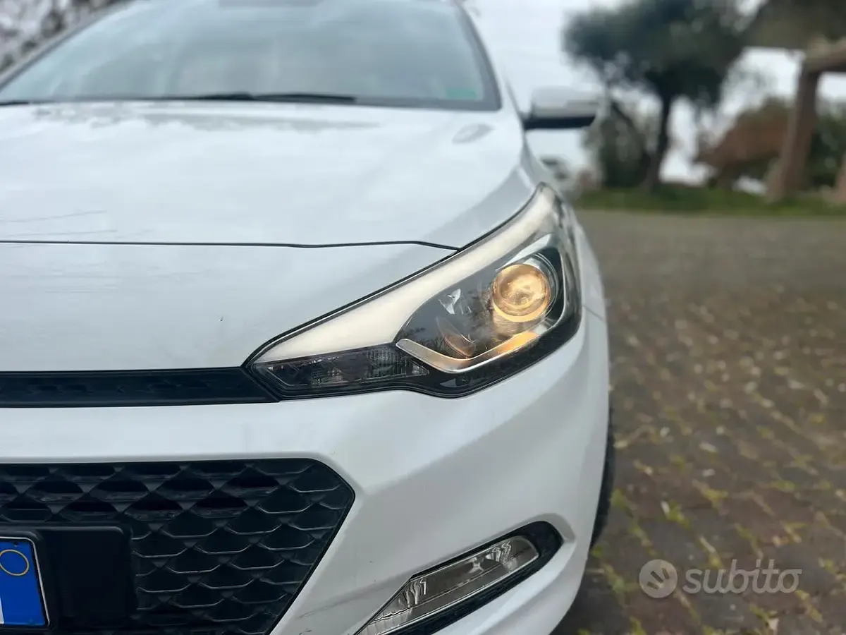 Usata Hyundai i20 84 CV (61 kW) 2017 Bianco Utilitaria