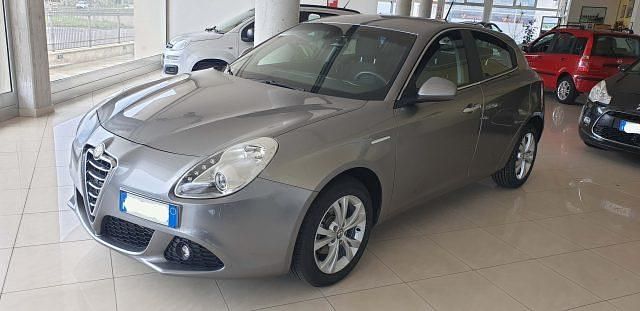 Grigio Usata 2013 Alfa Romeo Giulietta Distinctive | 9000 € (Cara) - Immagine 1/4