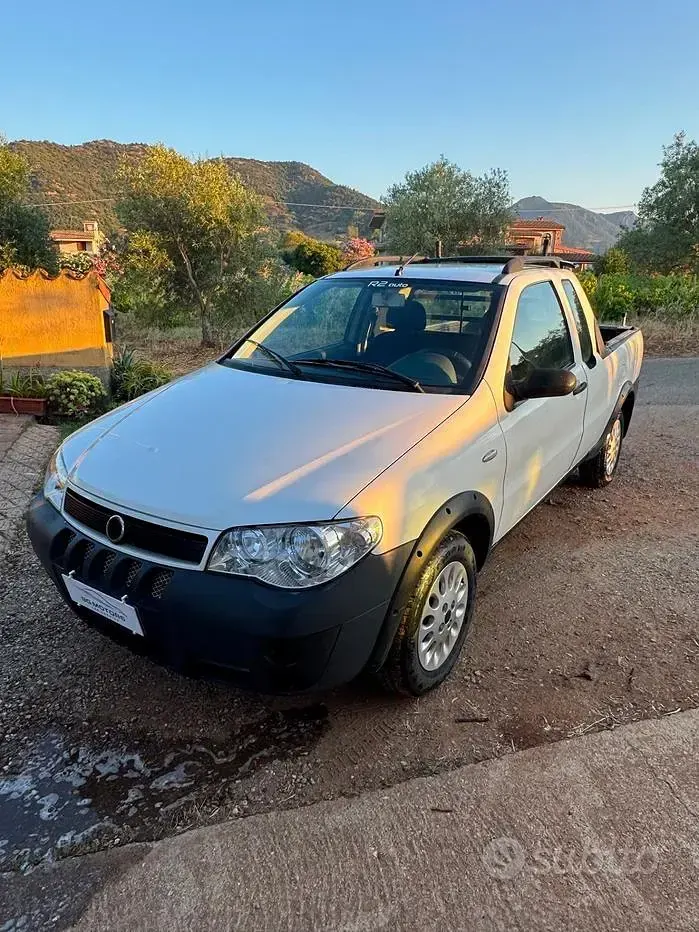 Usata Fiat Strada 84 CV (61 kW) 2007 Bianco Pick-up