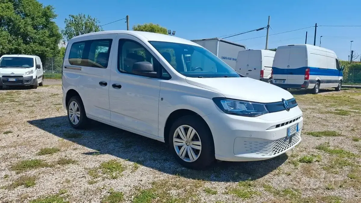 Usata VW Caddy 102 CV (75 kW) 2021 Bianco Monovolume