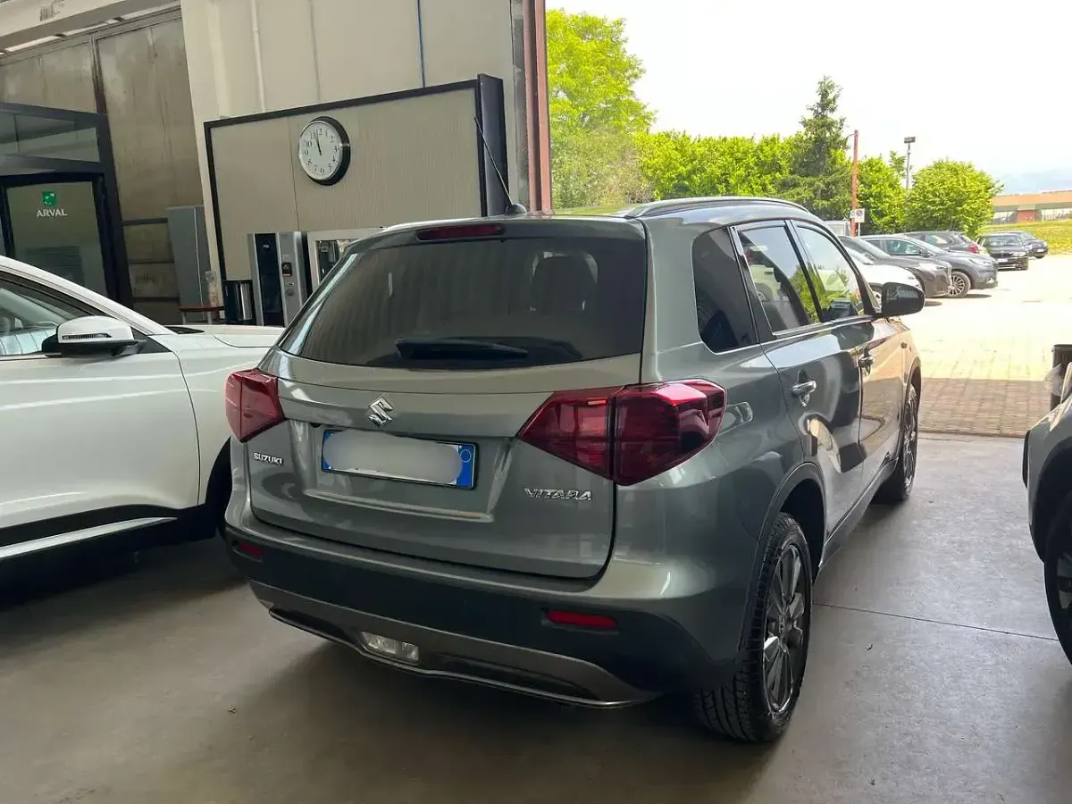 Usata Suzuki Vitara 111 CV (81 kW) 2019 Grigio SUV
