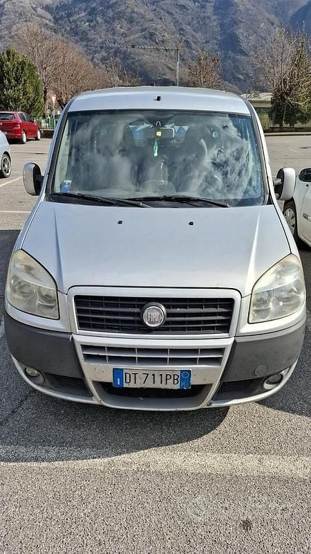 Usata Fiat Doblò 120 CV (88 kW) 2009 Grigio Monovolume