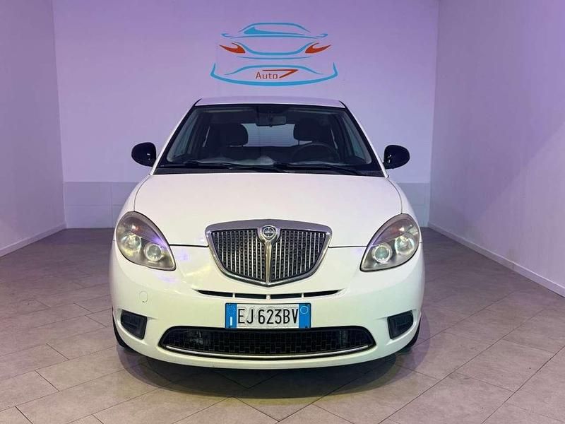 Usata Lancia Ypsilon 77 CV (56 kW) 2011 Bianco Utilitaria