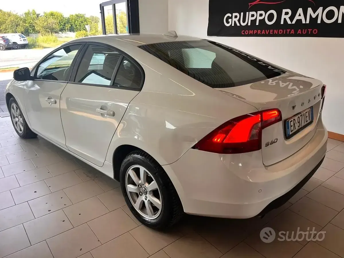 Usata Volvo S60 Kinetic 136 CV (100 kW) 2013 Bianco Berlina