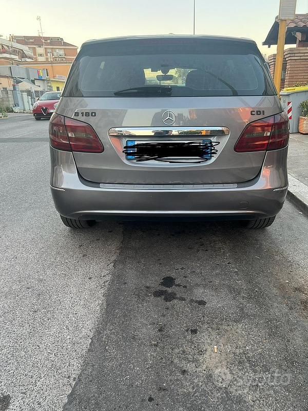Usata Mercedes B180 122 CV (89 kW) 2013 Grigio Monovolume