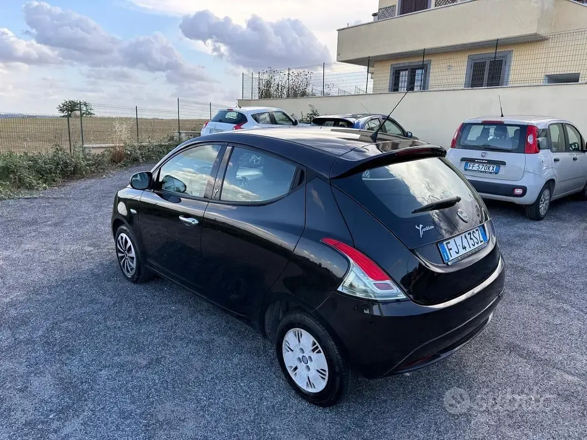 Usata Lancia Ypsilon 69 CV (50 kW) 2018 Marrone Utilitaria