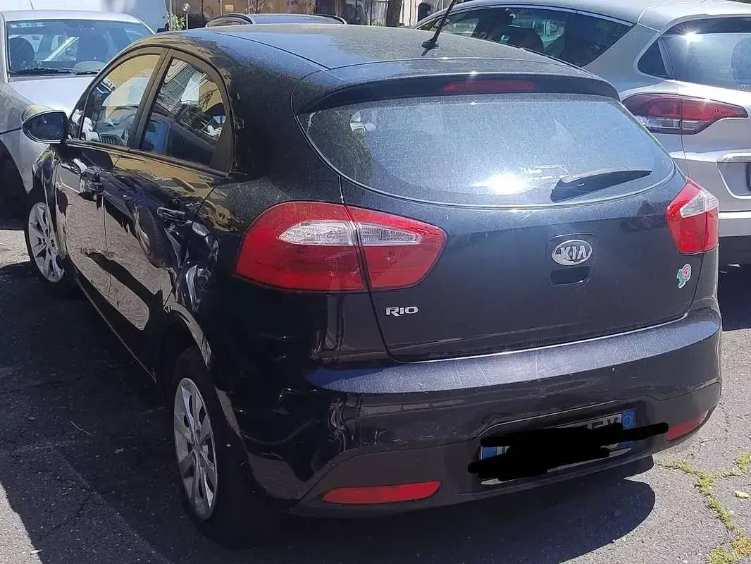 Usata Kia Rio LX 86 CV (63 kW) 2013 Nero Berlina