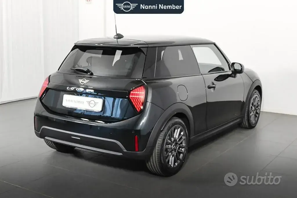 Nuova Mini Cooper 114 kW (156 CV) 2026 Midnight black Utilitaria