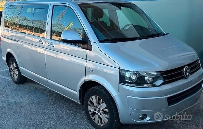 Grigio Usata 2015 VW Caravelle Monovolume | 19.400 € (Ottimo prezzo) - Immagine 1/4