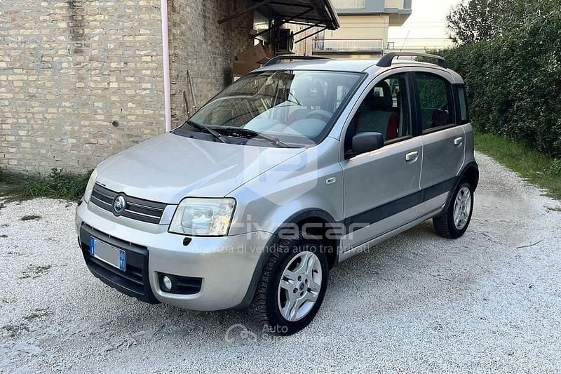Gray Usata 2005 Fiat Panda 4x4 Climbing Utilitaria | 4000 € (Buon prezzo) - Immagine 1/4