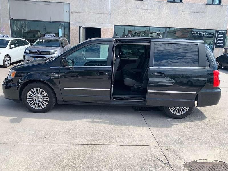 Usata Lancia Voyager Gold 163 CV (119 kW) 2012 Nero Monovolume