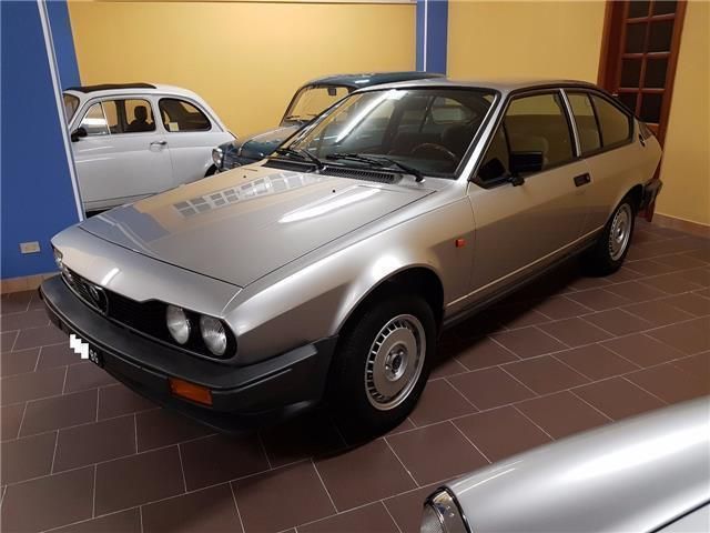 Alfa Romeo Alfetta GT/GTV 2.0 Benzin 131 CV (1983) | Gioiosa Ionica