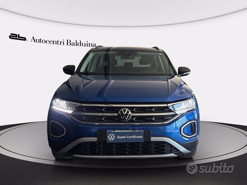 Usata VW T-Roc Life 110 CV (80 kW) 2023 Blu ravenna met /tetto nero SUV