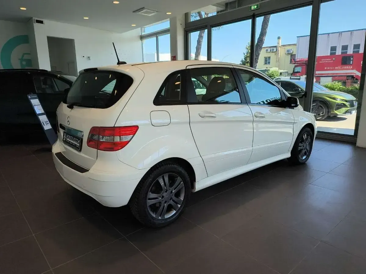 Usata Mercedes B160 Executive 95 CV (69 kW) 2010 Bianco Utilitaria