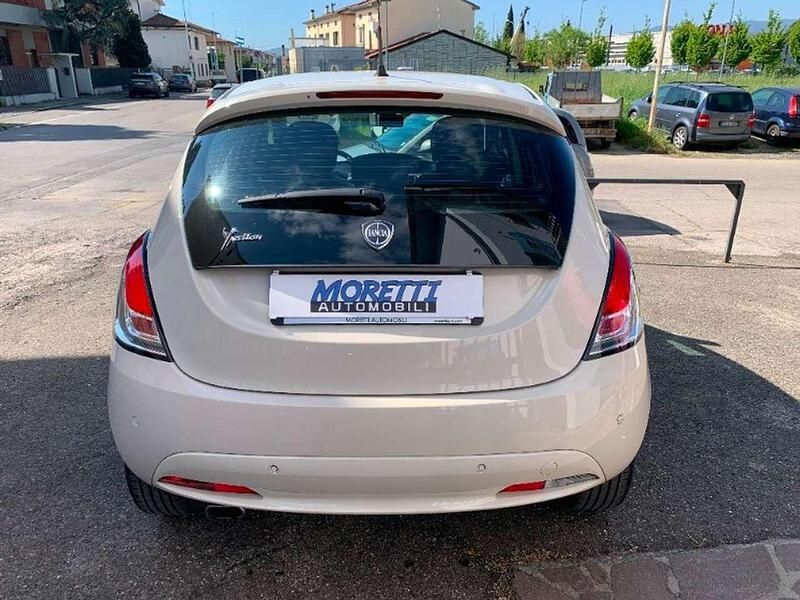Usata Lancia Ypsilon Gold 69 CV (50 kW) 2017 Beige Utilitaria