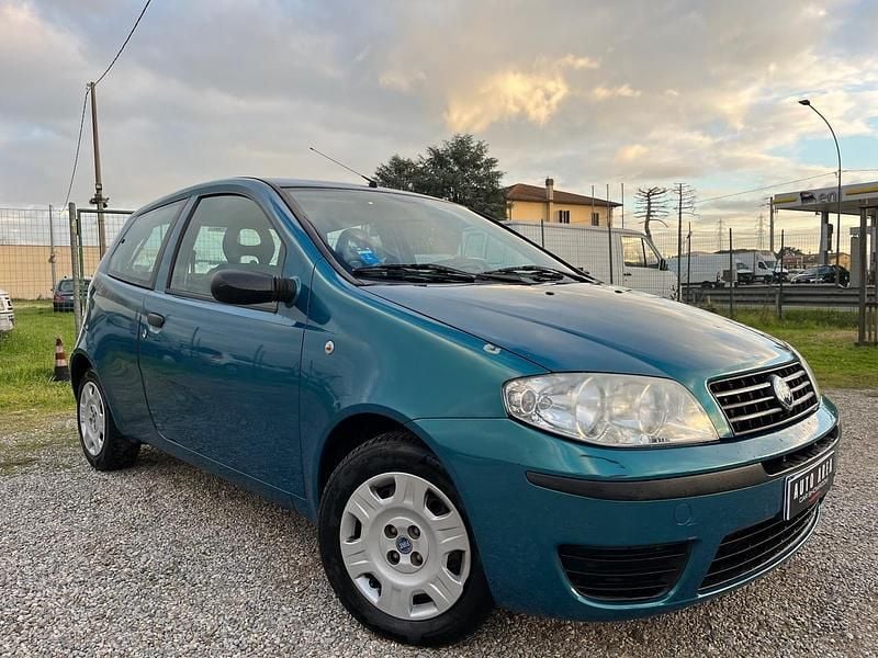Usata Fiat Punto Dynamic 69 CV (50 kW) 2005 Verde Berlina
