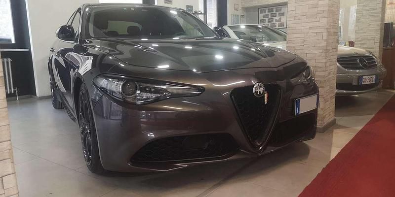 Usata Alfa Romeo Giulia 179 CV (131 kW) 2016 Grigio Berlina