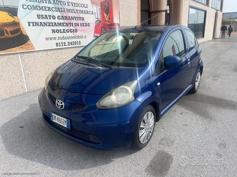 Usata Toyota Aygo 68 CV (50 kW) 2008 Blu Utilitaria