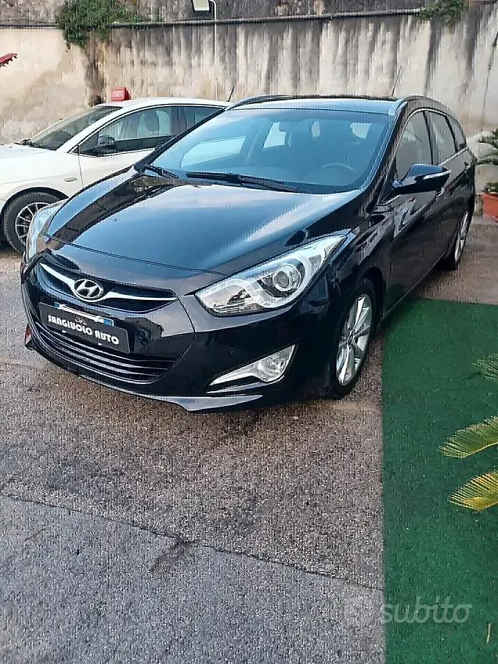 Usata Hyundai i40 Comfort 136 CV (100 kW) 2015 Nero Station wagon