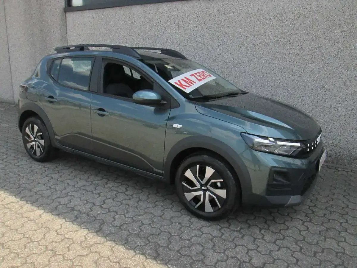Nuova Dacia Sandero Expression 122 CV (89 kW) 2026 Verde oxide Berlina