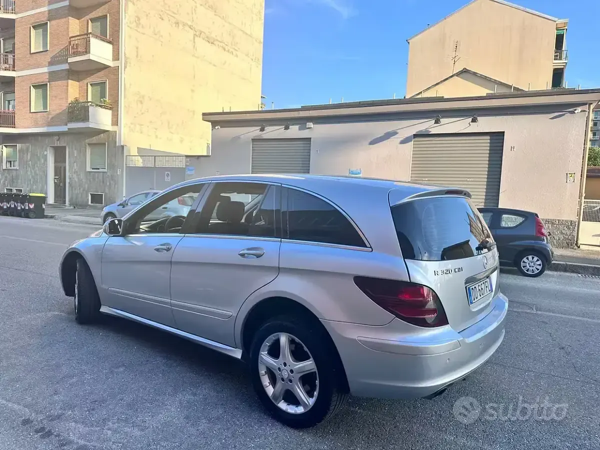 Usata Mercedes R320 224 CV (164 kW) 2006 Grigio Station wagon