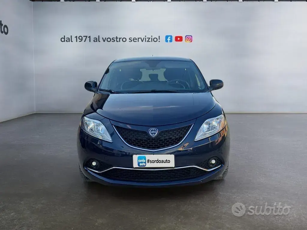 Usata Lancia Ypsilon Gold 69 CV (50 kW) 2017 Blu Utilitaria