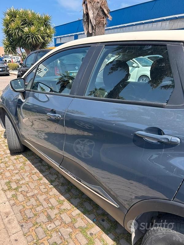 Usata Renault Captur 110 CV (80 kW) 2016 Blu/azzurro SUV