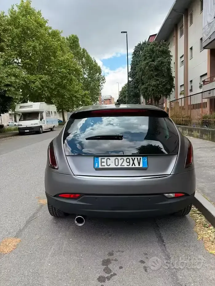 Usata Lancia Delta 75 CV (55 kW) 2010 Grigio Utilitaria