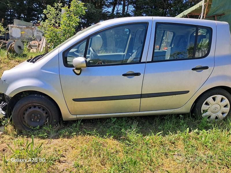 Usata Renault Modus 75 CV (55 kW) 2008 Grigio Monovolume