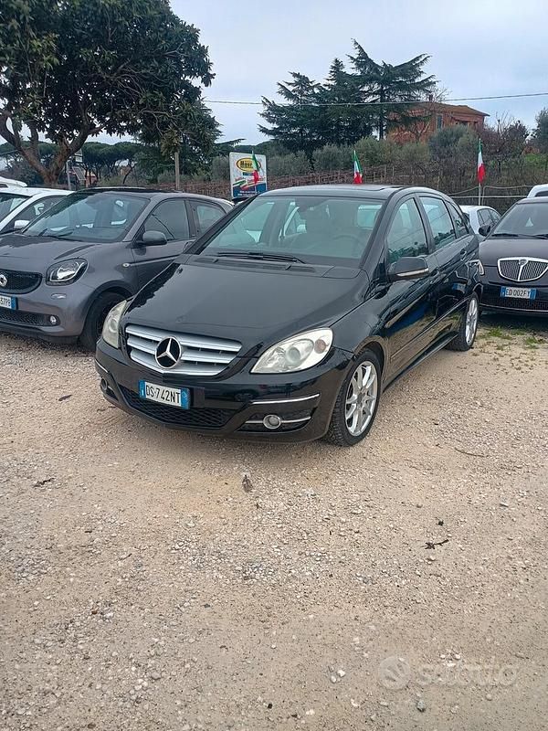 Usata Mercedes B200 140 CV (102 kW) 2009 Nero Monovolume
