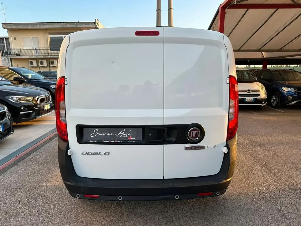 Usata Fiat Doblò S 105 CV (77 kW) 2023 Bianco Monovolume