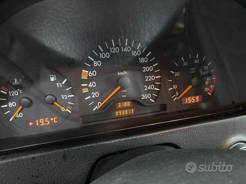 Usata Mercedes C200 192 CV (141 kW) 1997 Blu Berlina