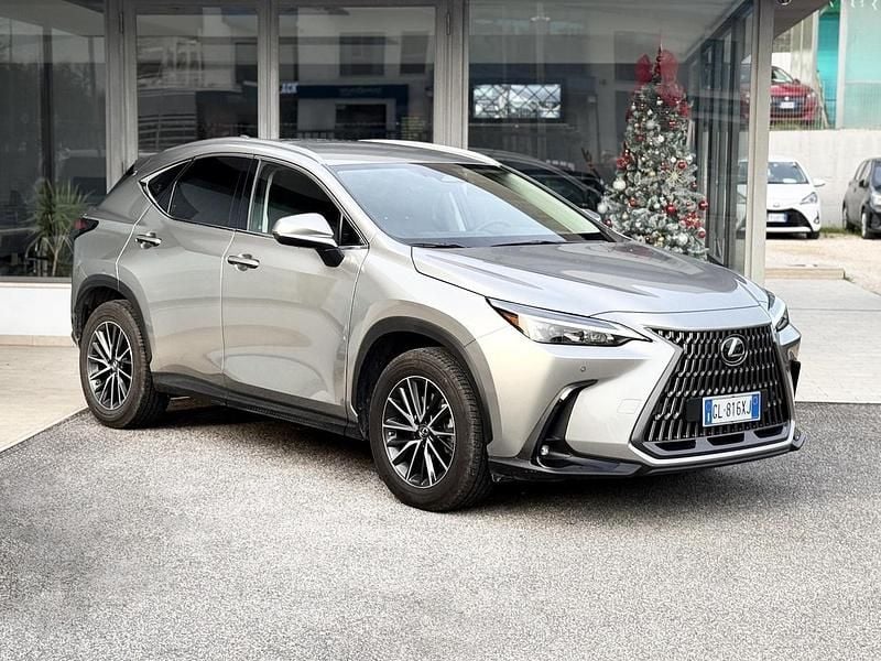 Usata Lexus NX350h 190 CV (139 kW) 2022 Grigio SUV