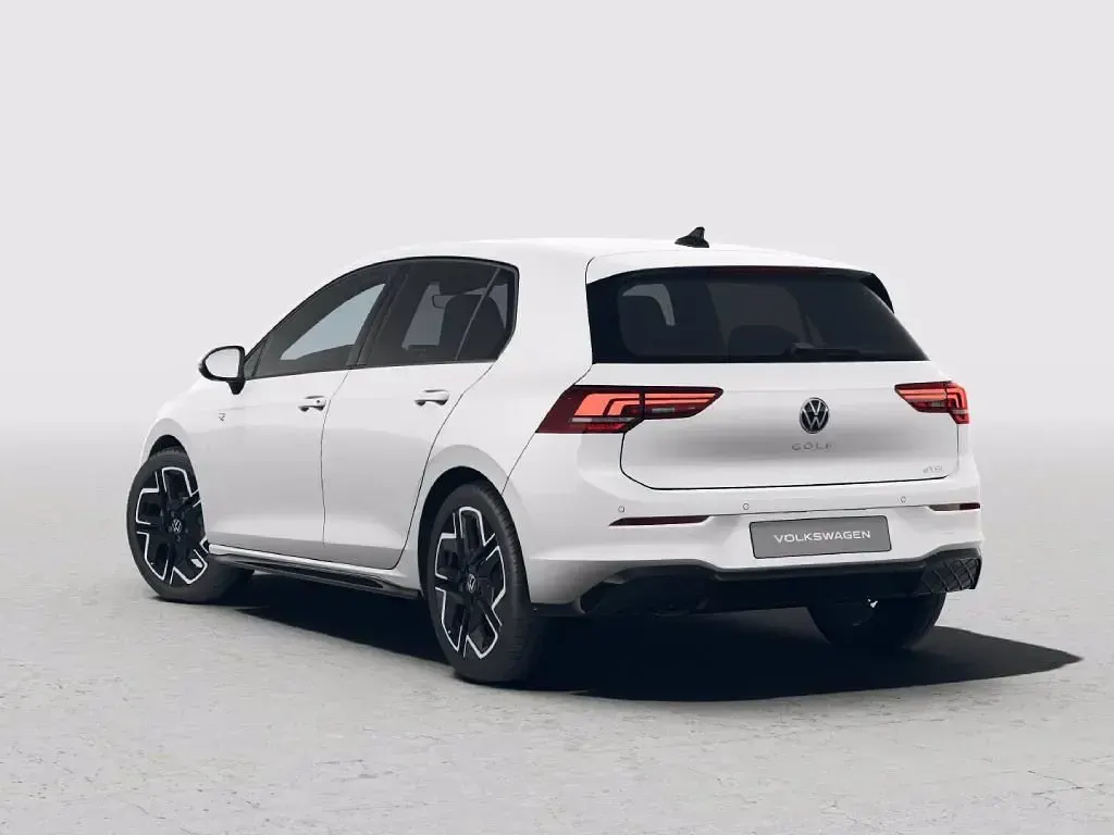 Nuova VW Golf VIII R-line 150 CV (110 kW) 2026 Oryx white perlato Berlina